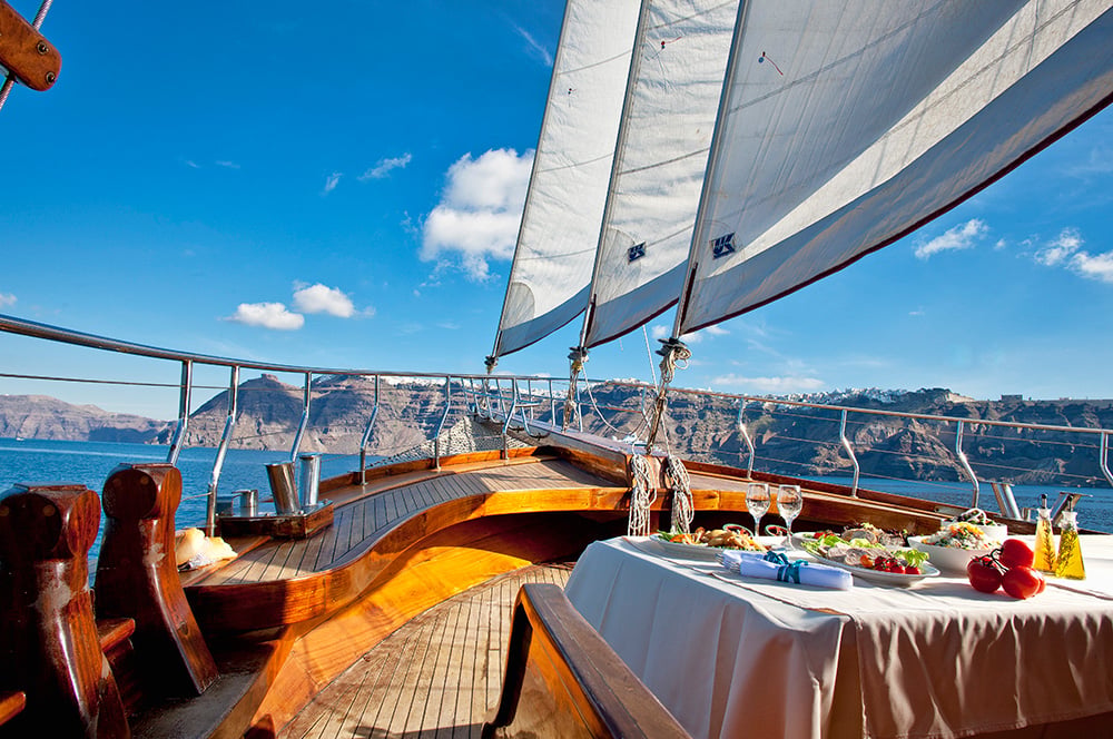 TOUR TO THE VOLCANIC ISLANDS WITH DINNER & SUNSET ON BOARD