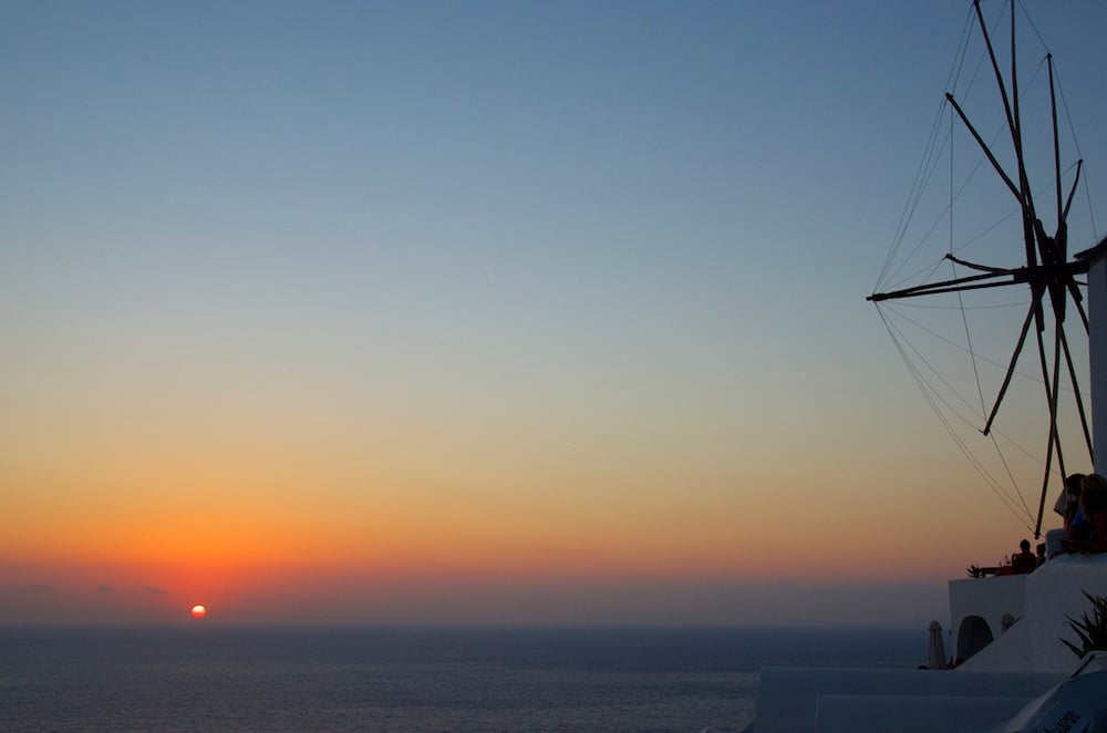 CATAMARÃ, VINÍCOLAS DE SANTORINI E PÔR-DO-SOL EM OIA