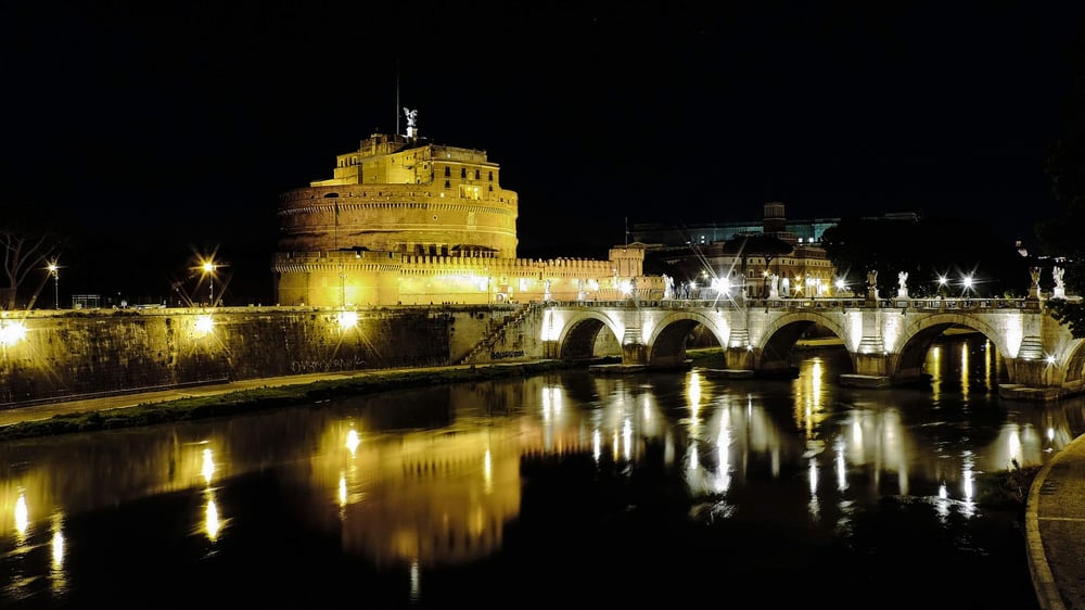 GHOSTS AND MYSTERIES OF ROME