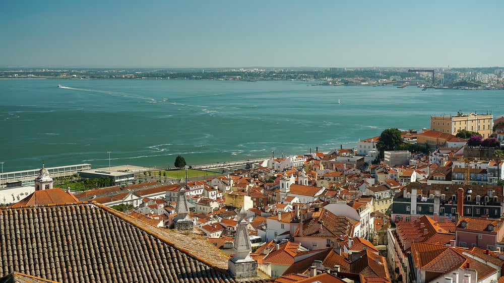 PASEO POR LISBOA EN UN TÍPICO TRANVÍA