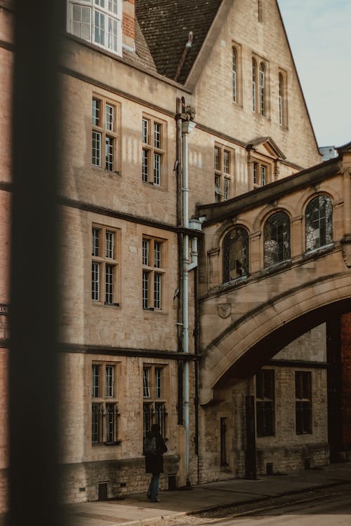 LIVERPOOL - STRATFORD - COTSWOLDS - OXFORD – LONDON