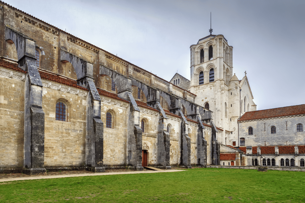 DIJON - SEMUR EN AUXOIS - VÉZELAY - PARÍS