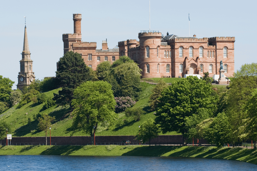 INVERNESS Y EL MISTERIOSO LAGO NESS
