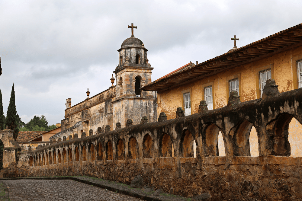 RANCHOS, LAGOS Y ENCANTOS COLONIALES