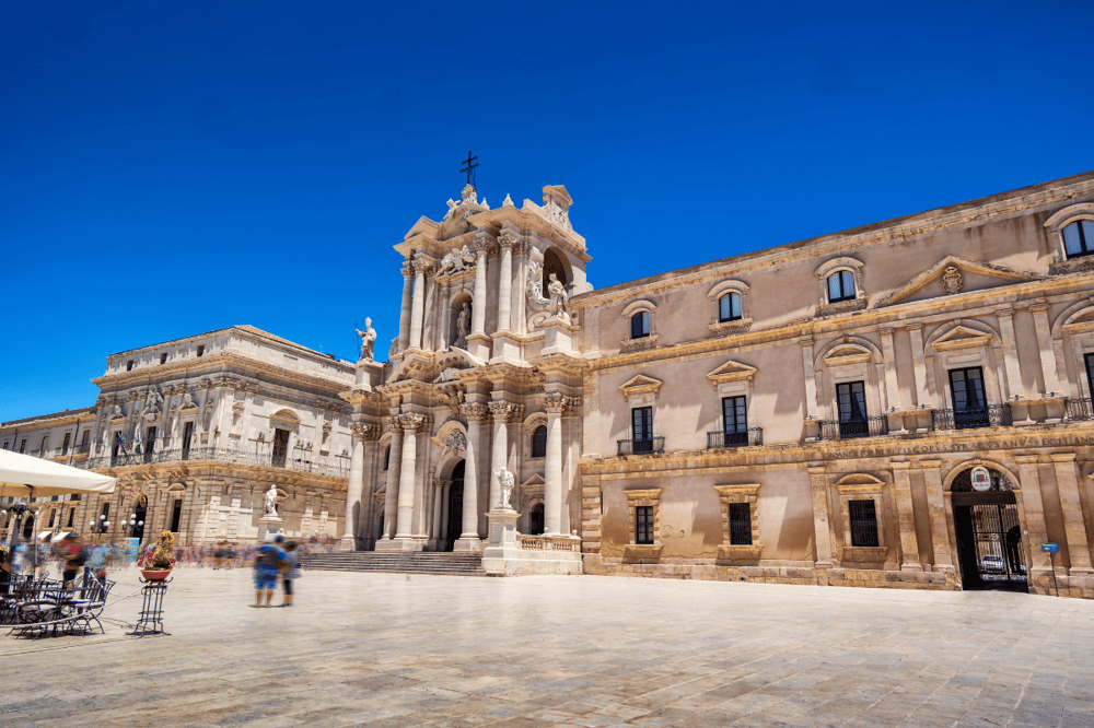 CATANIA Y MÁS