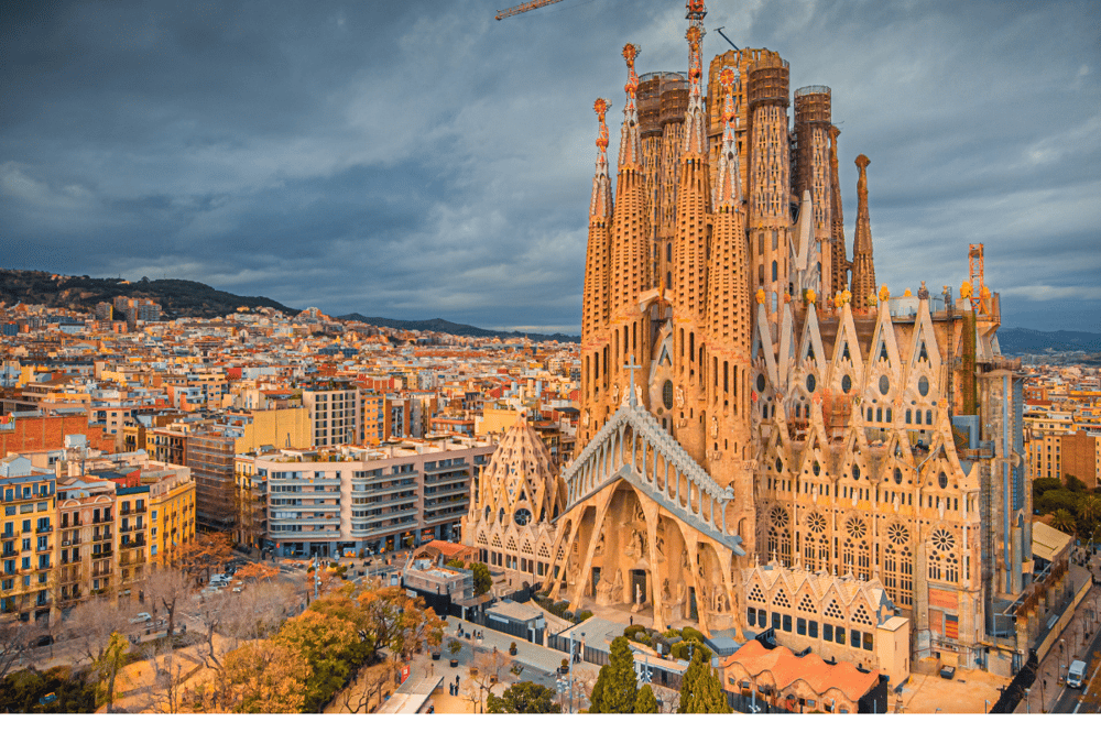 VISITA AL PARQUE GUELL Y LA SAGRADA FAMILIA