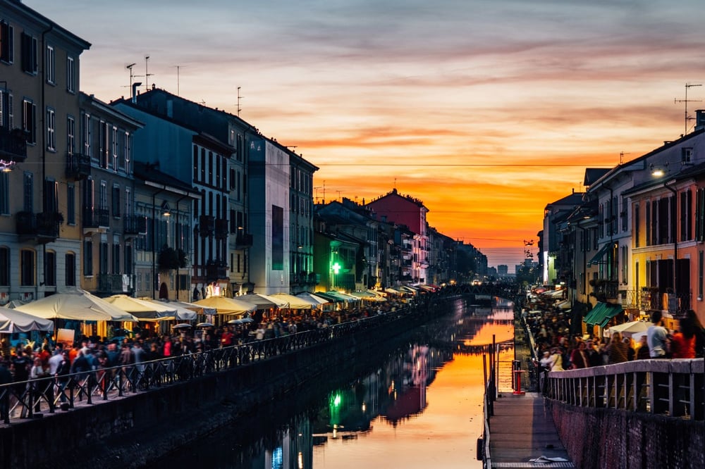 NAVIGATION ON THE NAVIGLI CANALS