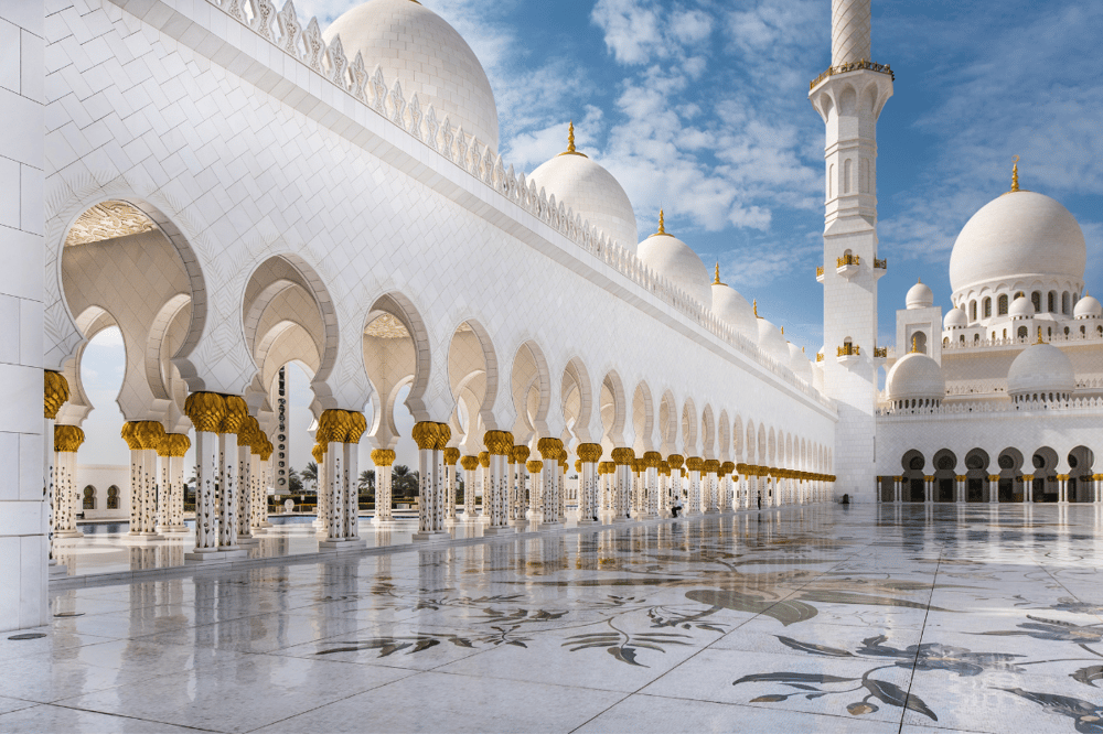 ABU DHABI: PALM TREES, FAST CARS AND GOLD