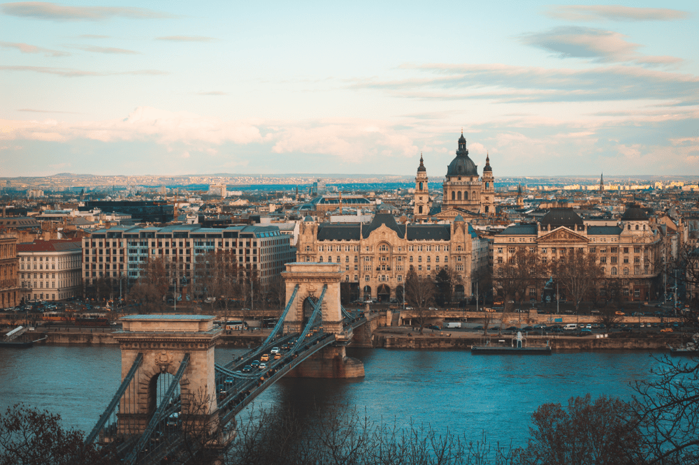 DE PRAGA A BUDAPEST, PASANDO POR LEDNICE