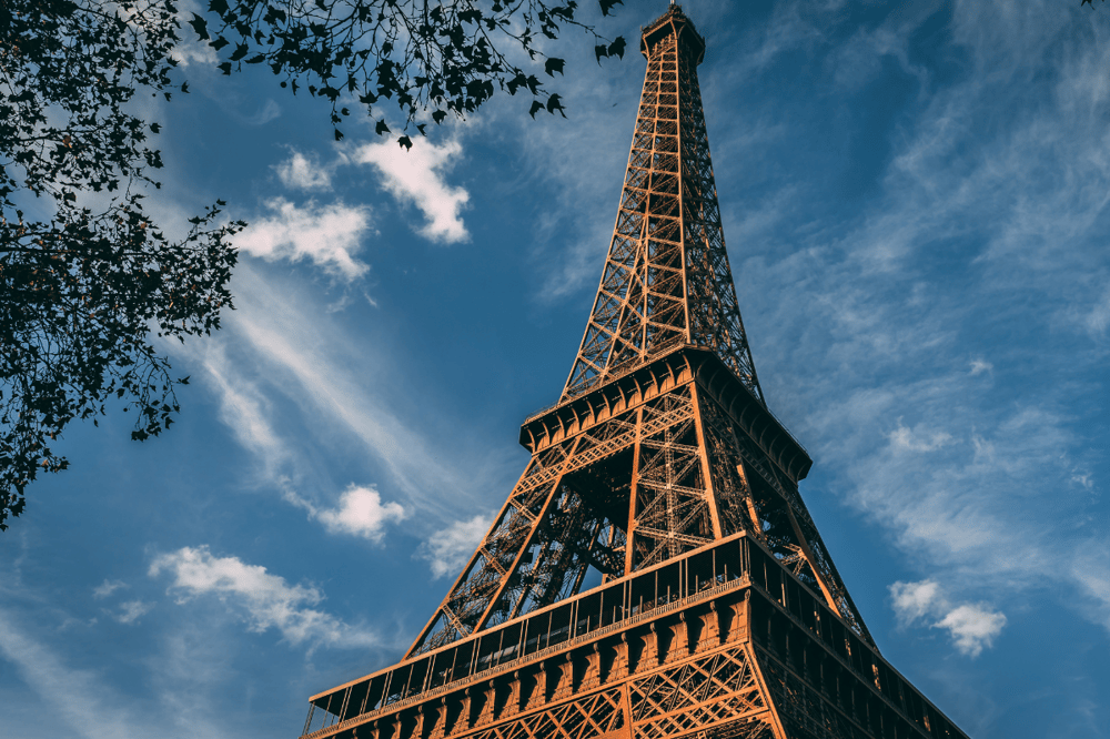 SUBIDA A LA TORRE EIFFEL Y RUMBO A NORMANDIA