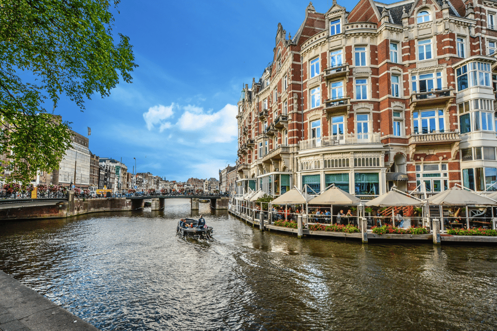 DE VOLENDAM A AMSTERDAM