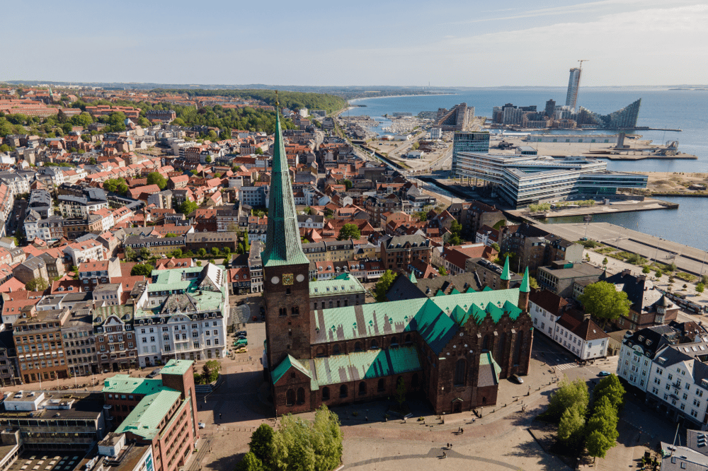 DE ODENSE A LA MODERNA AARHUS