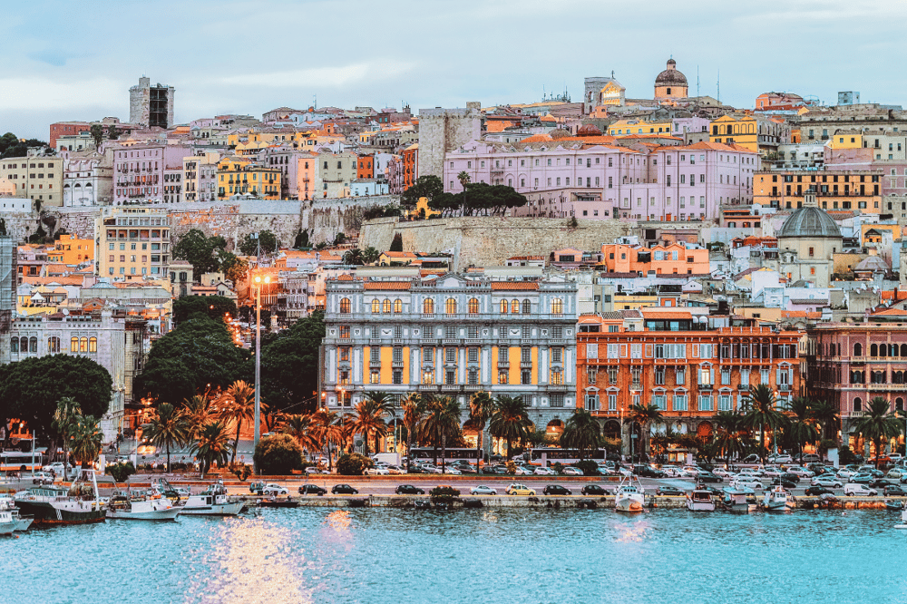 CAGLIARI, ENTRE HISTORIA MILENARIA Y MAR AZUL