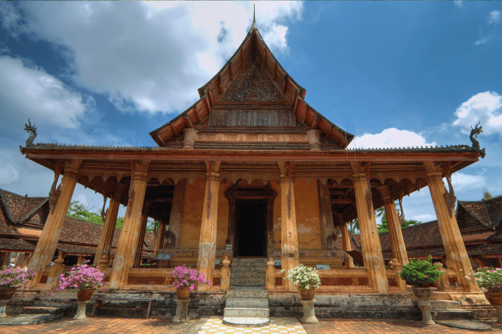 DISCOVERING VIENTIANE