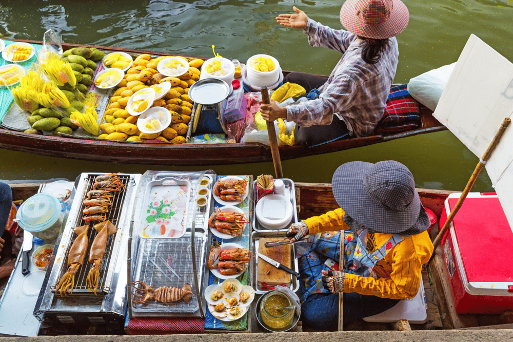 DAMNOEN SADUAK FLOATING MARKET