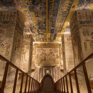 LUXOR, DONDE LOS DIOSES SUSURRAN ENTRE LAS ARENAS DEL TIEMPO