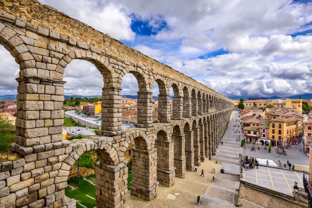 SEGOVIA AND ÁVILA, A JOURNEY THROUGH WALLS AND LEGENDS