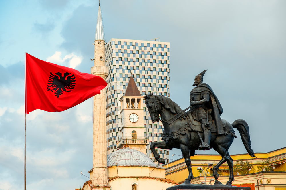 ¡BIENVENIDO A TIRANA!
