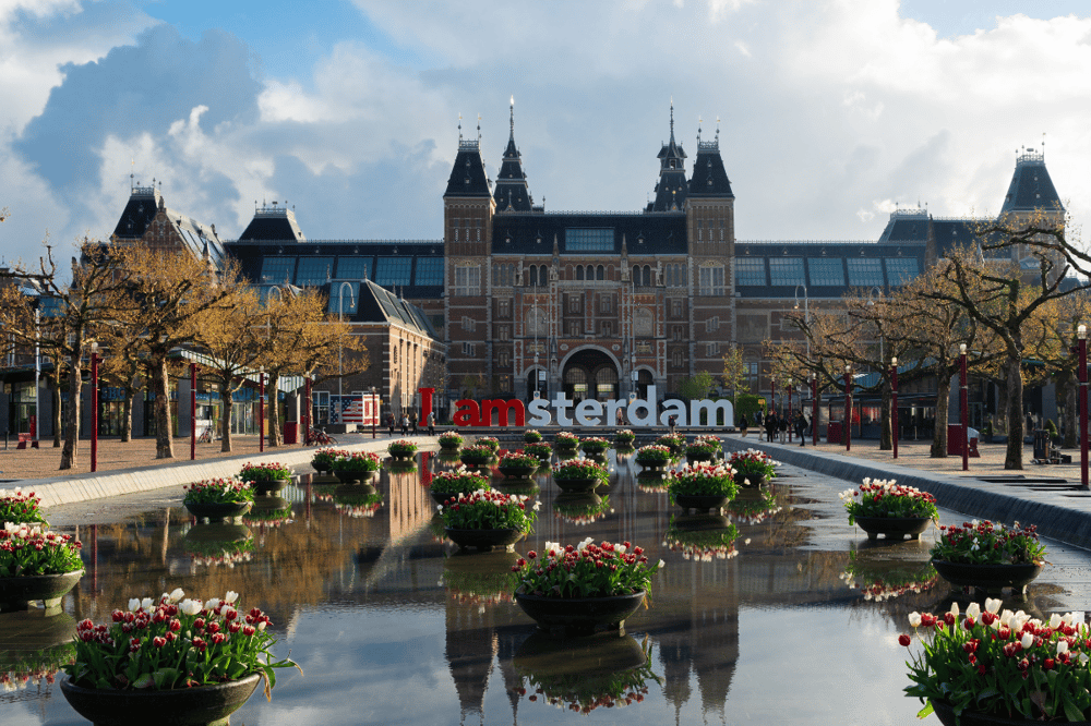 DISCOVERING THE BEAUTIFUL AMSTERDAM