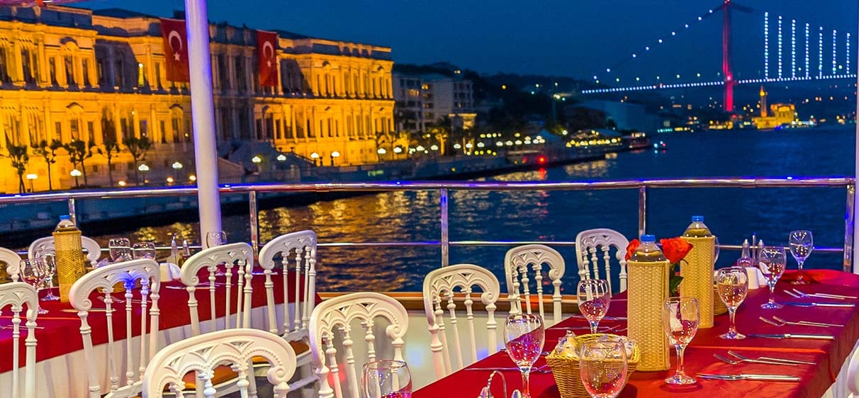 LE BOSPHORE AVEC DÎNER ET SPECTACLE