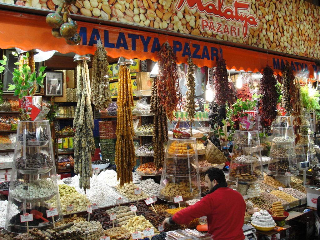 BAZAAR AUX ÉPICES SUR LE BOSPHORE