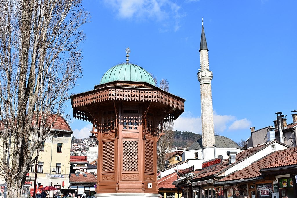 ESSENTIAL SARAJEVO