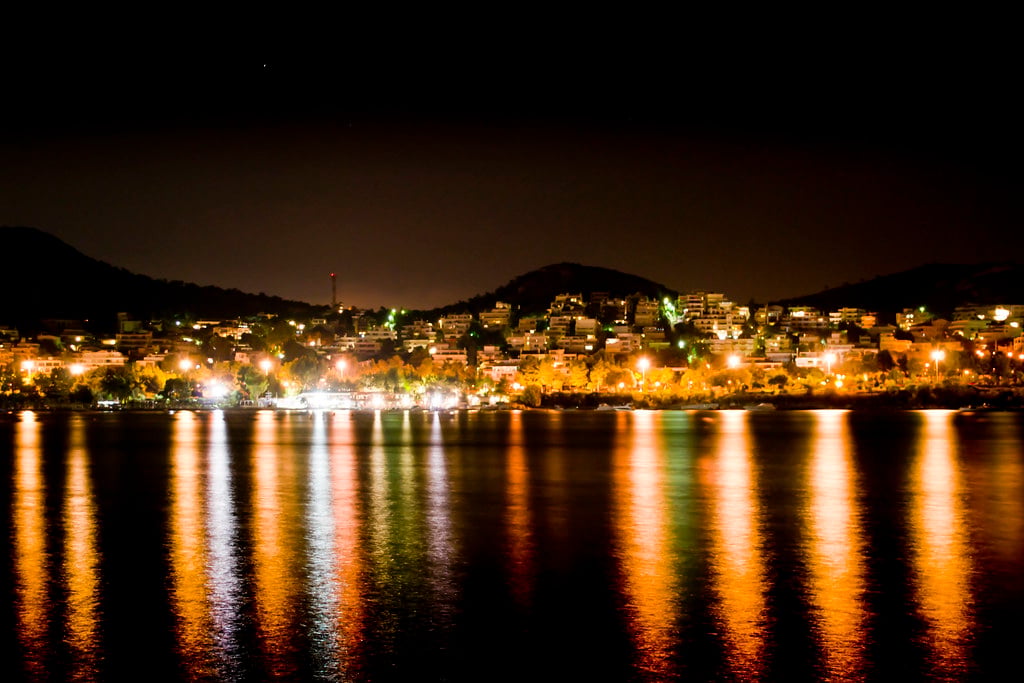CRUZEIRO NOTURNO NA RIVIERA ATENIANA