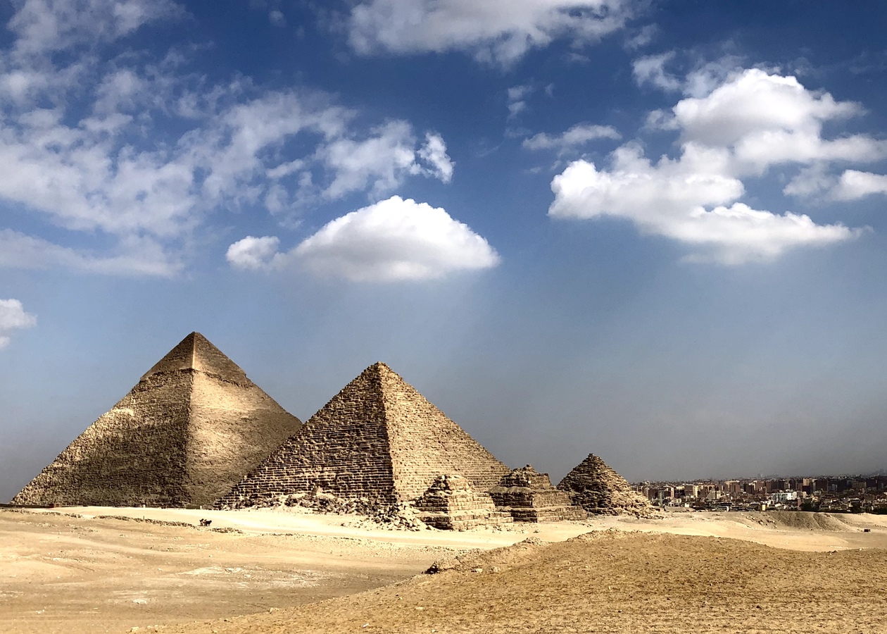 ESSENTIAL GIZA