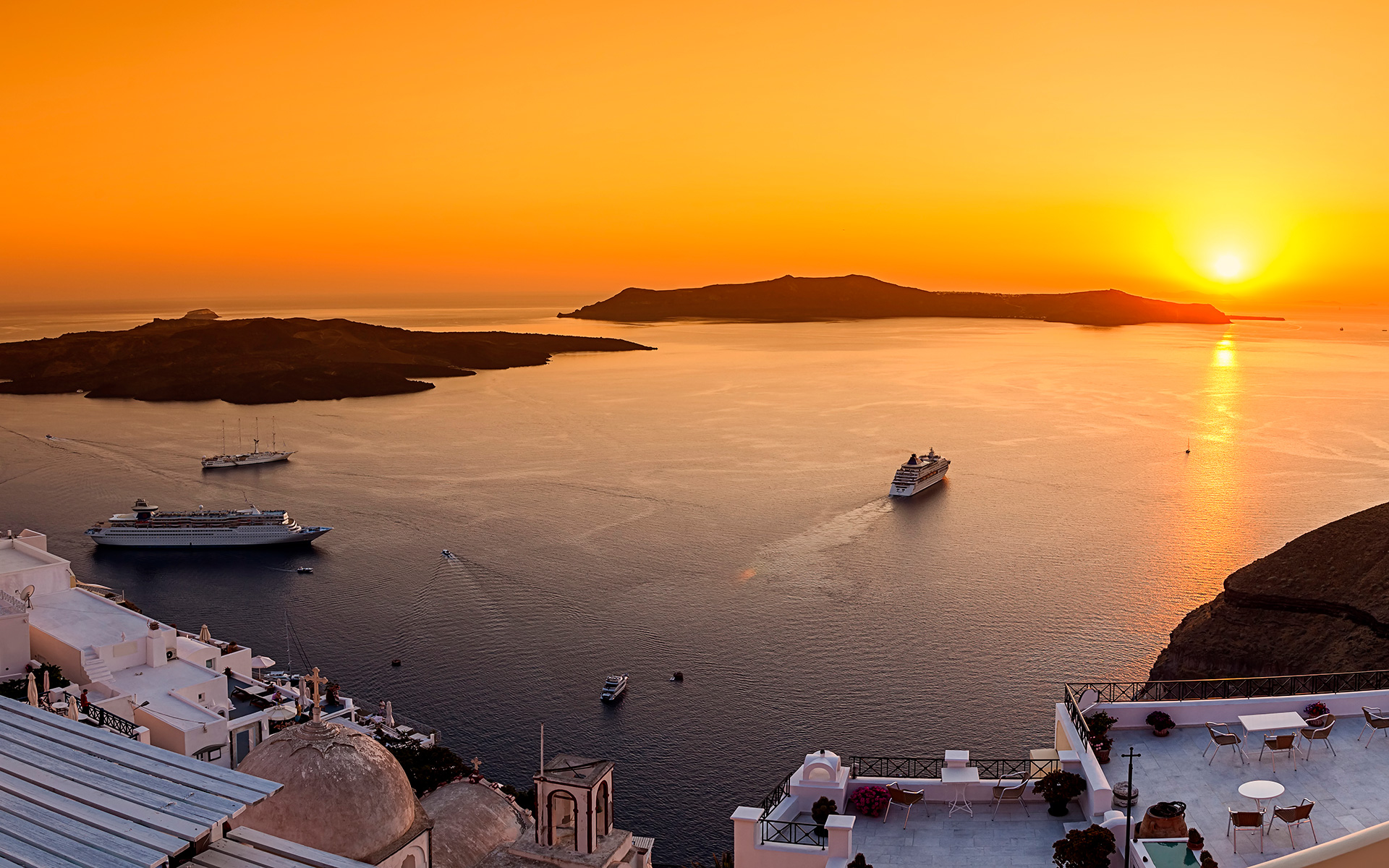 HIDDEN GEMS OF SANTORINI IN PRIVATE