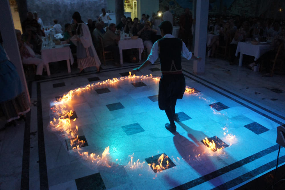 NOCHE GRIEGA EN SANTORINI