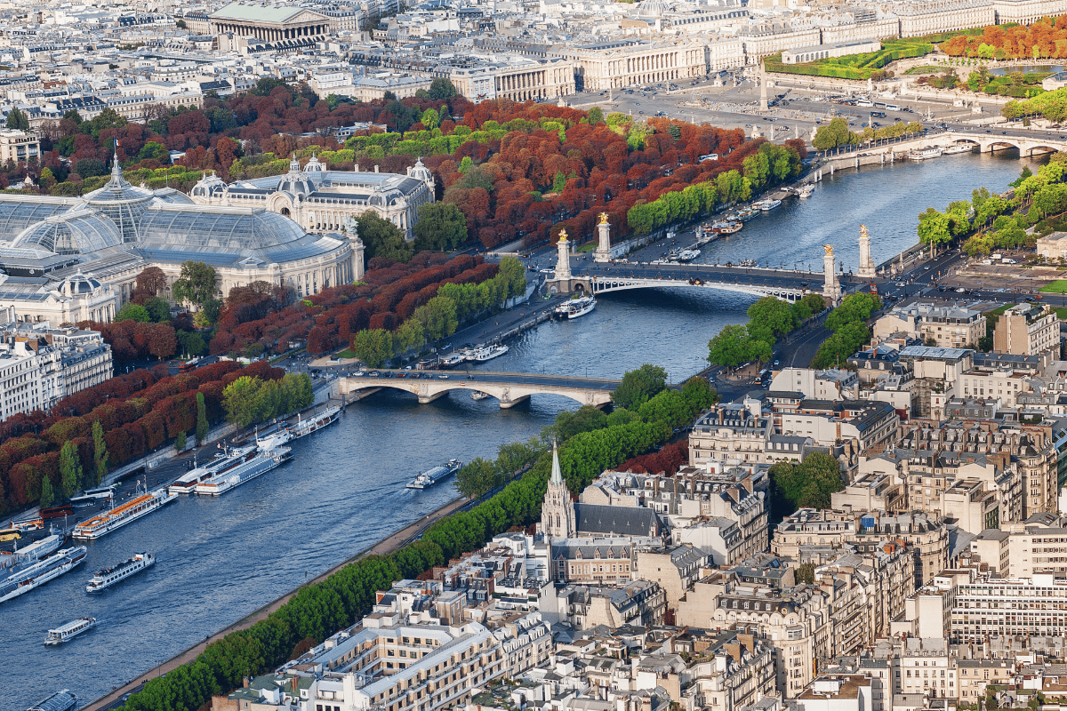SIGHTSEEING CRUISE ON THE SEINE