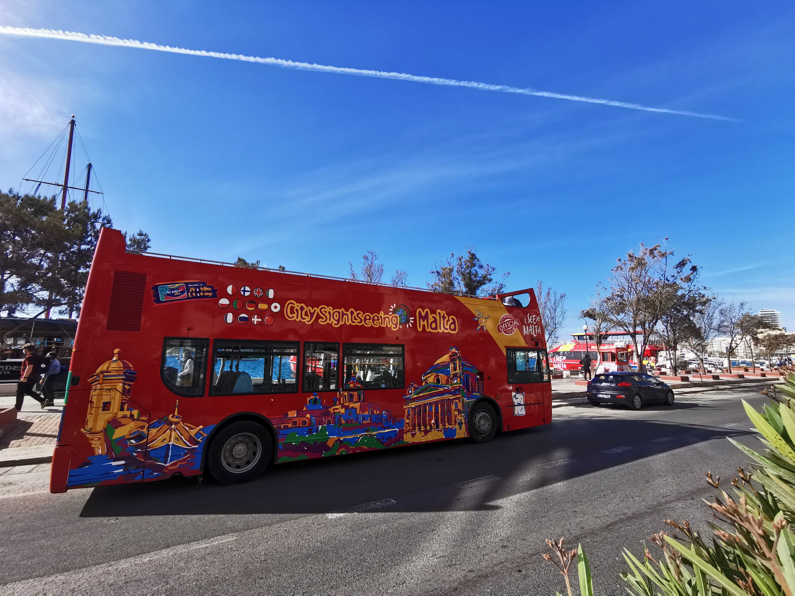 HOP ON HOP OF BUS IN MALTA
