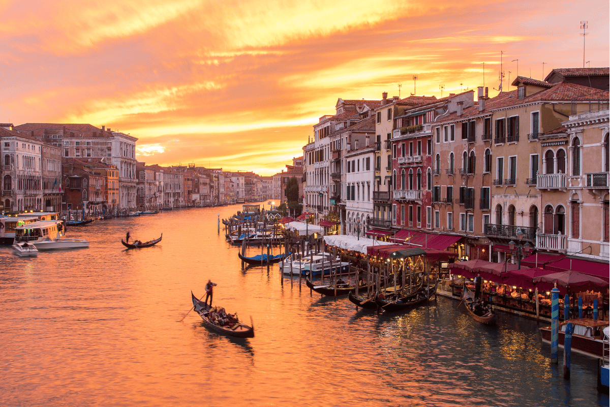 PRIVATE GONDOLA RIDE WITH SERENADE