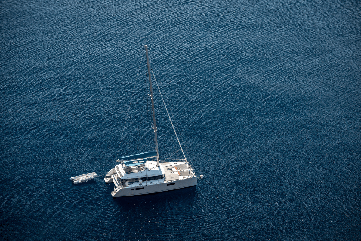 CATAMARÁN A LA CALDERA DE SANTORINI