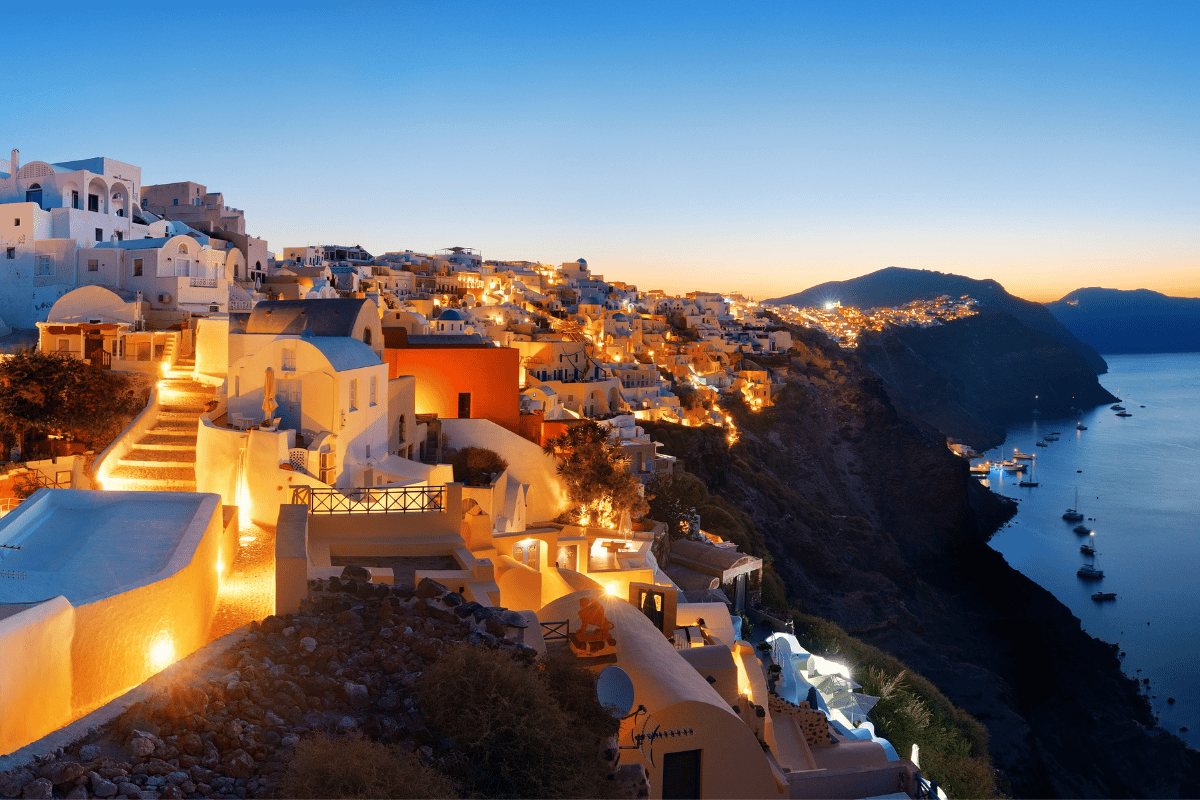 THE WHOLE 9 YARDS OF SANTORINI