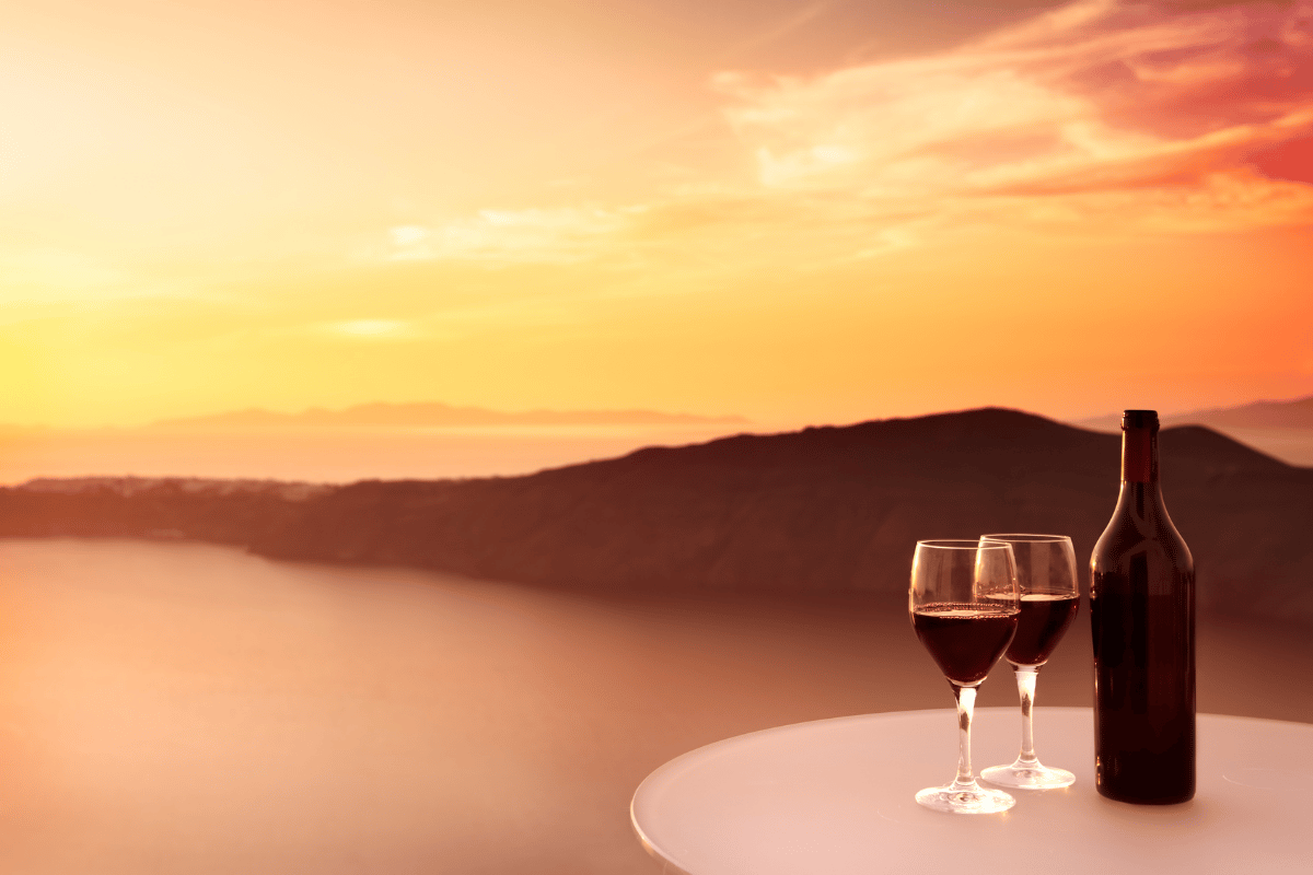 TARDES DE VINHO EM SANTORINI
