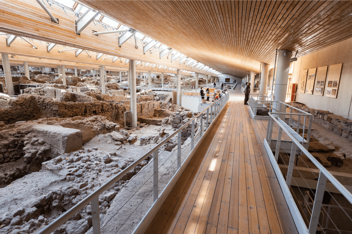SELF-GUIDED AUDIO TOUR: AKROTIRI