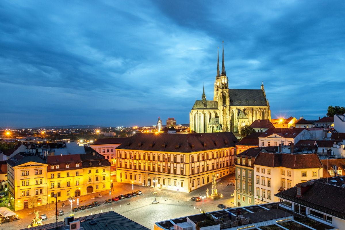 CHEQUIA, AUSTRIA Y SUIZA