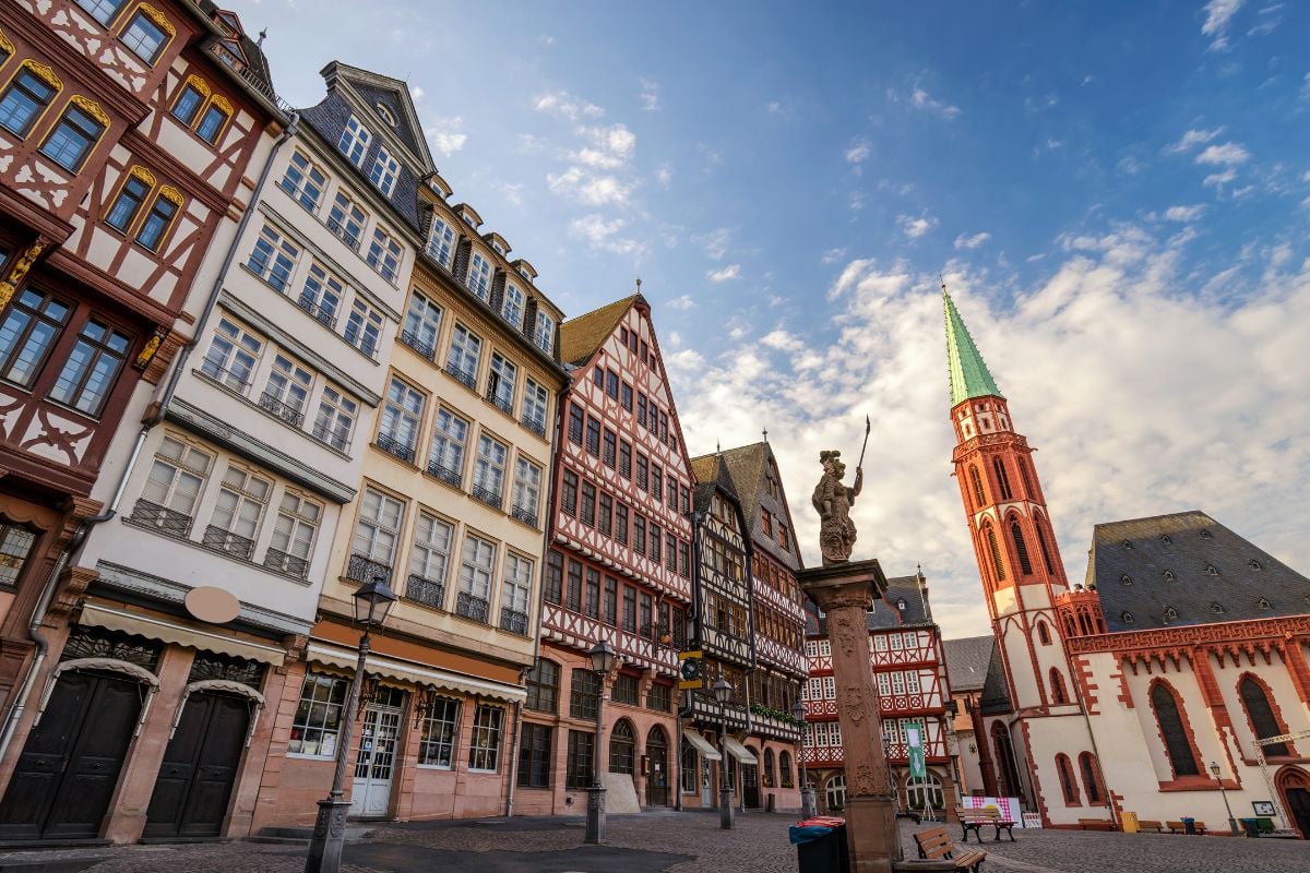 CAPITALES IMPERIALES HASTA FRANKFURT