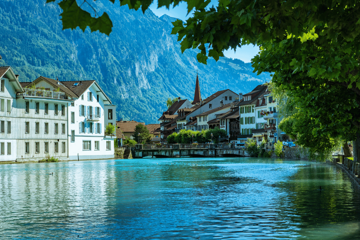 DE ZURICH A INTERLAKEN